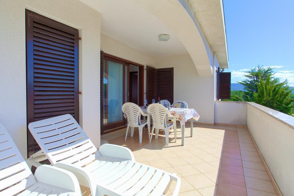 Apartments Vlatko Krk Town Exterior foto